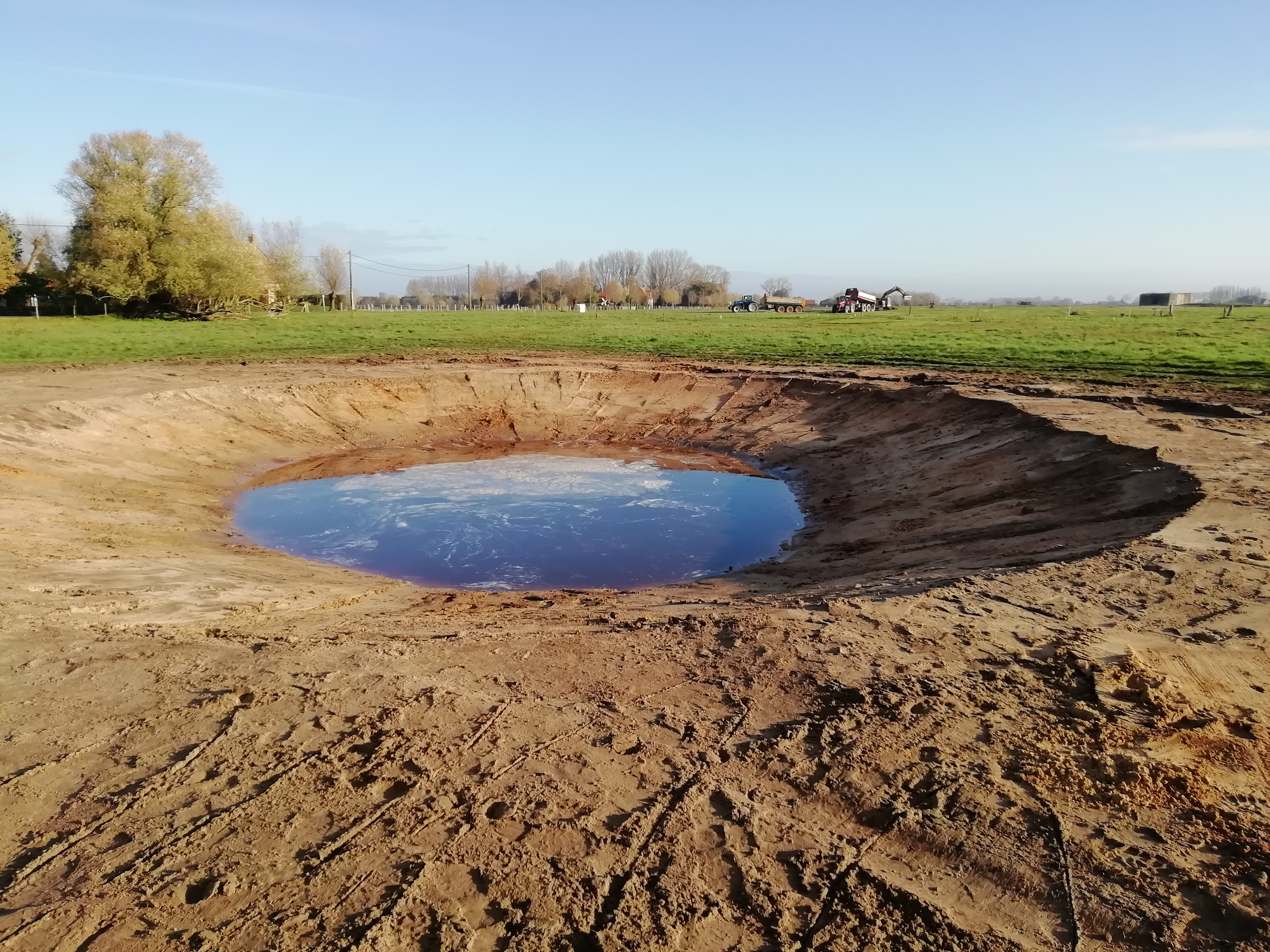 nieuw gegraven poel
